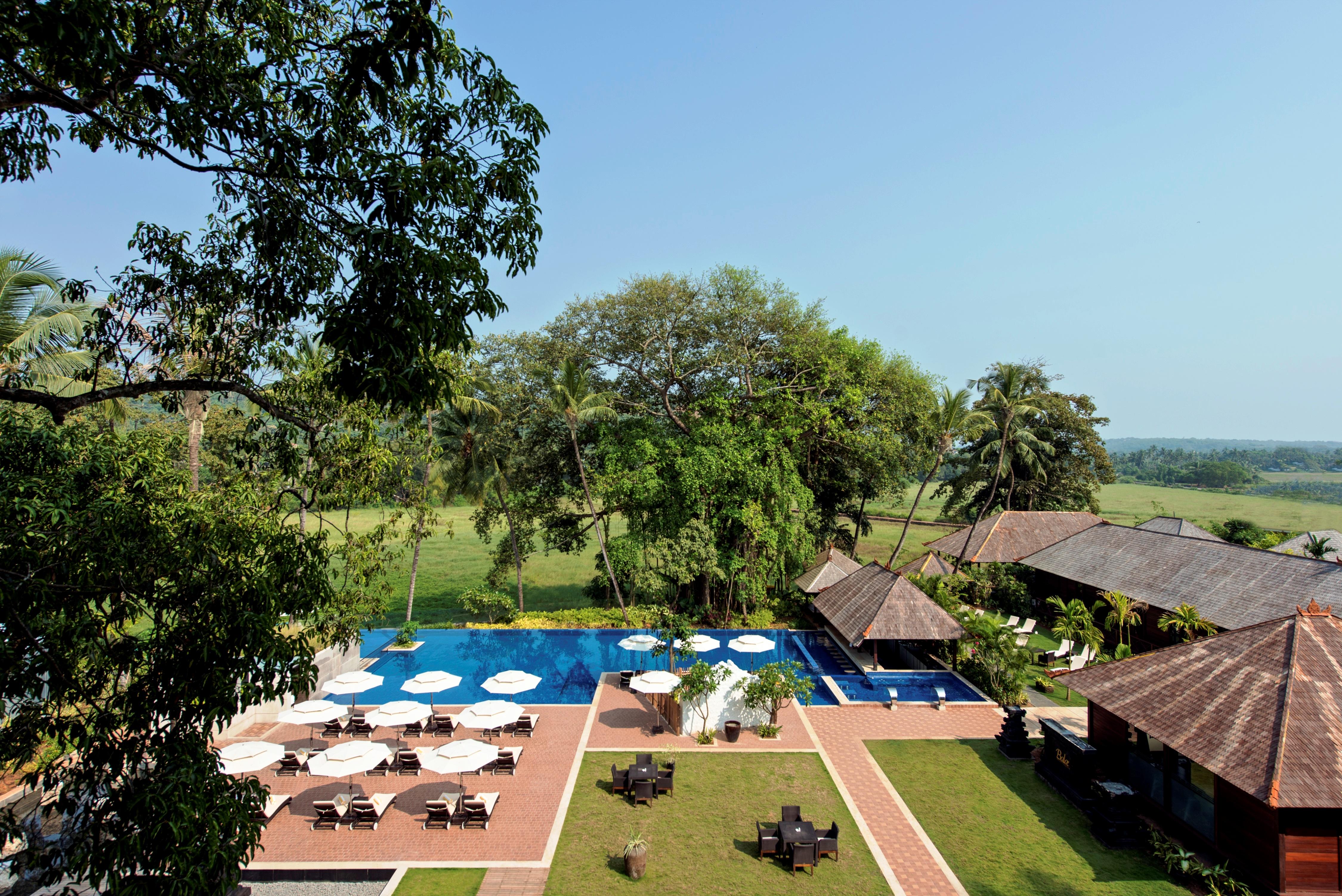 Novotel Goa Resort & Spa Кандолим Екстериор снимка The pool at the Taj Bengal