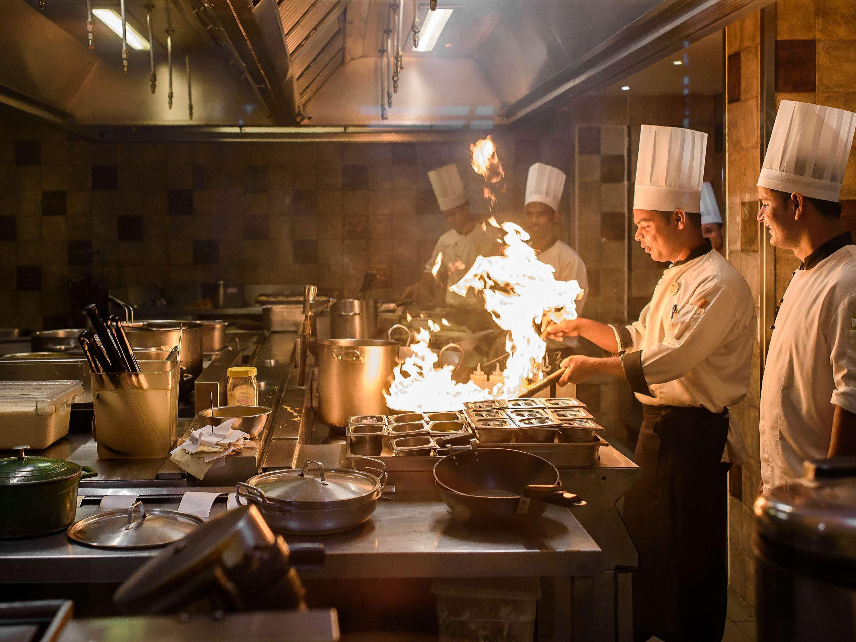 Novotel Goa Resort & Spa Кандолим Екстериор снимка A kitchen in action