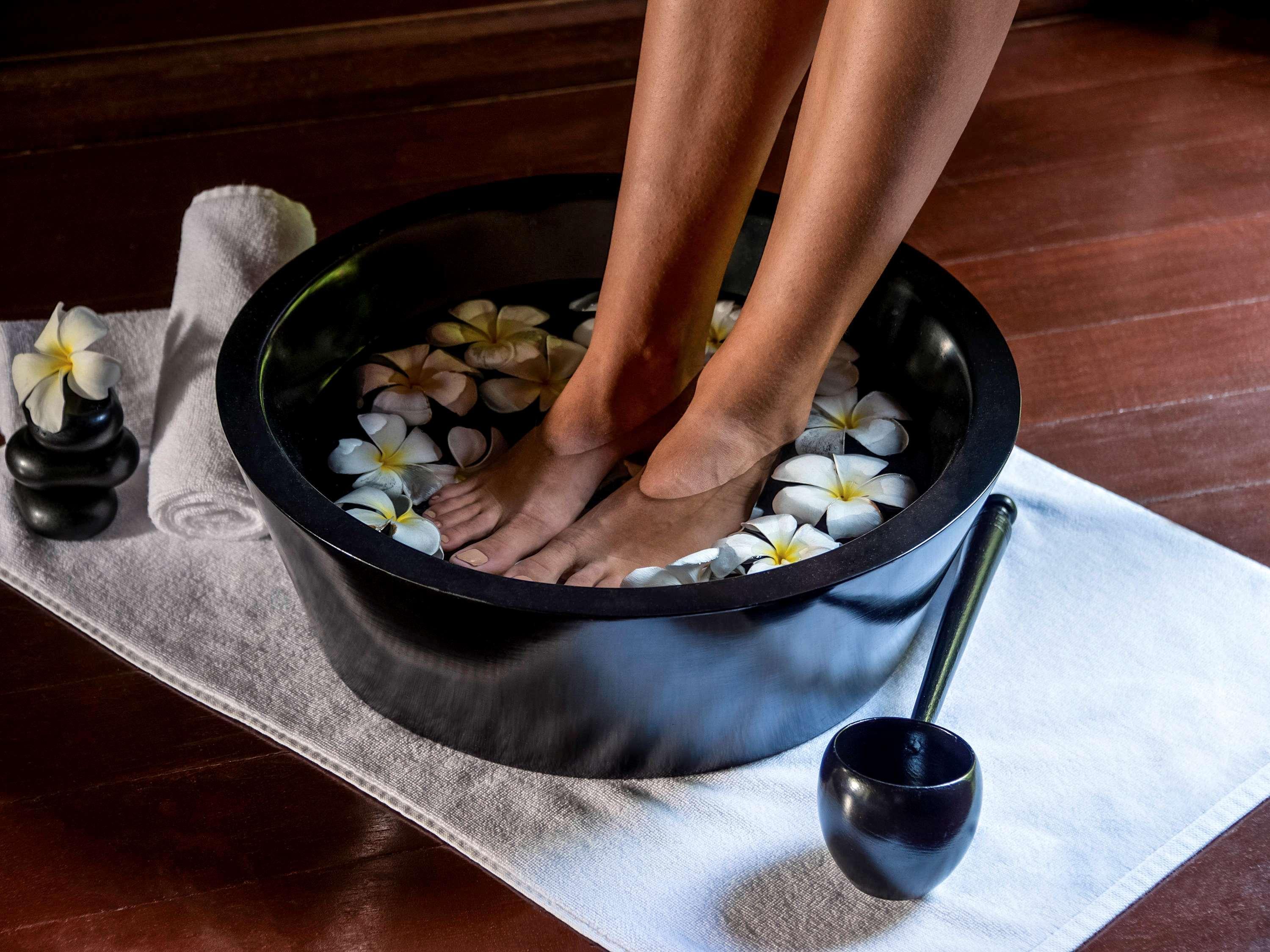 Novotel Goa Resort & Spa Кандолим Екстериор снимка A foot bath