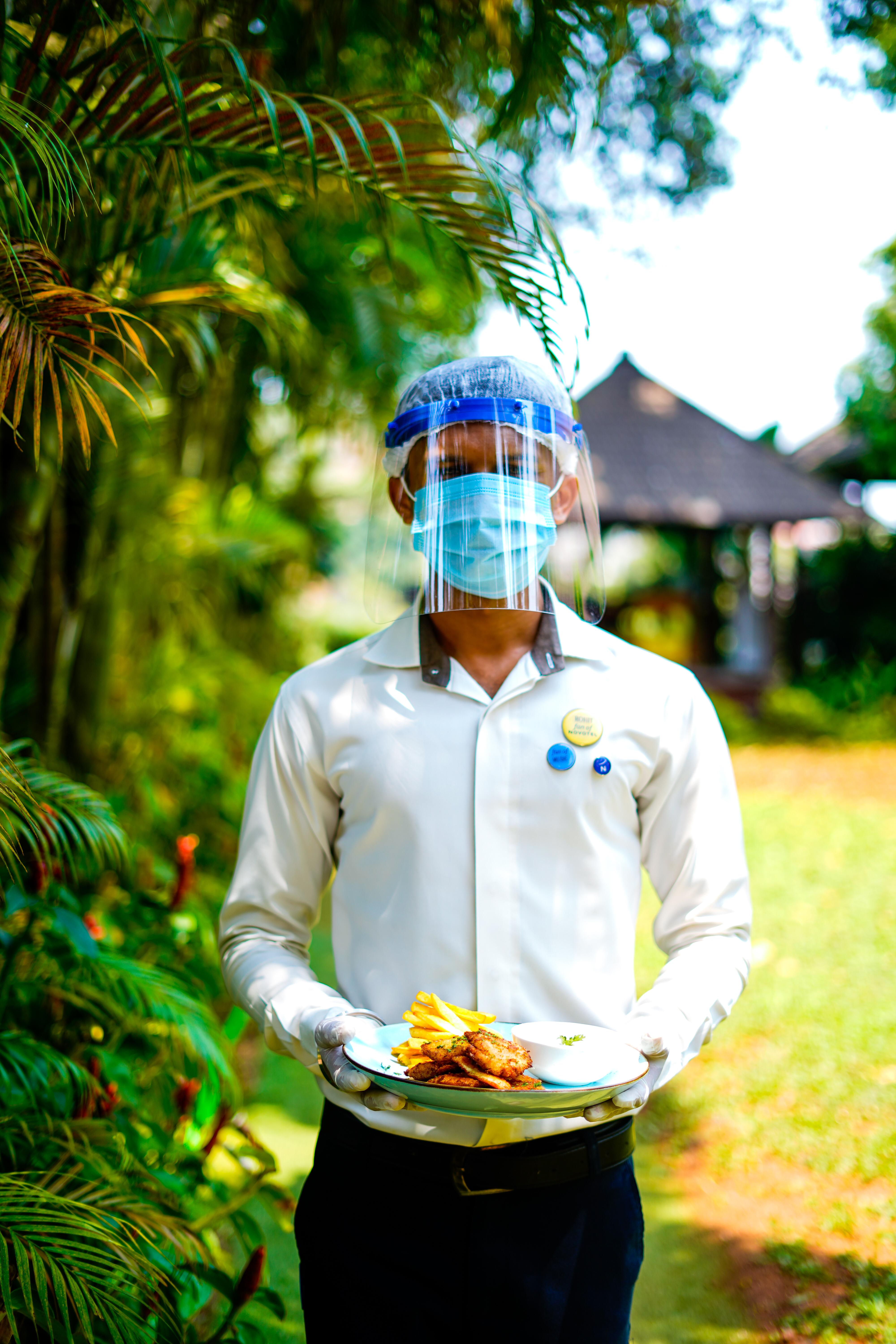 Novotel Goa Resort & Spa Кандолим Екстериор снимка A hotel employee wearing a face shield and a face mask